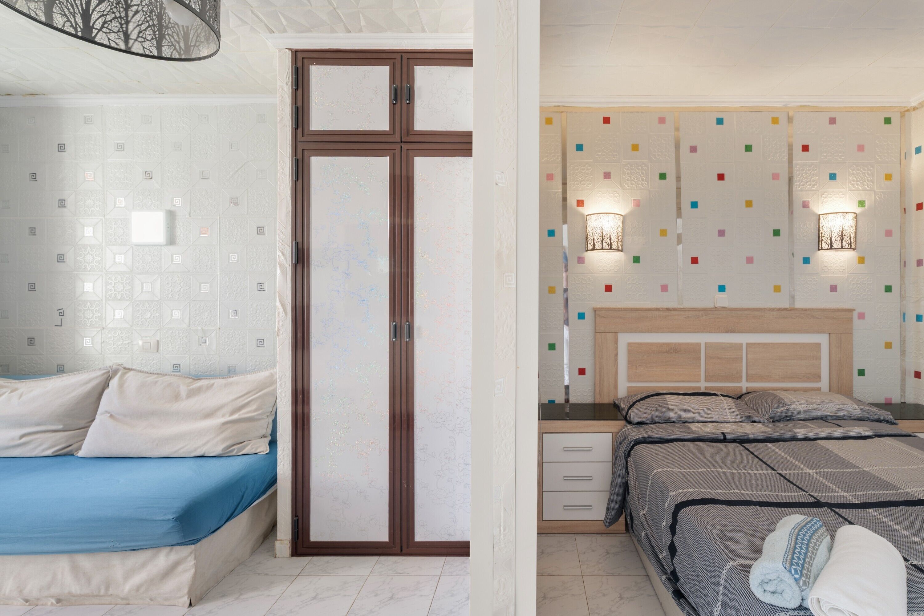 Tabla de planchar con plancha, wifi y ropa de cama 