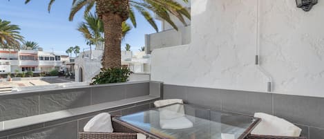 تناول الطعام بالخارج