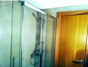 Apartment | Bathroom - Family Stay in Snowy Sierra Nevada (Monachil)