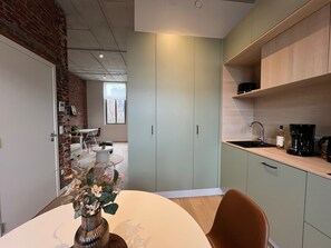 Private kitchen - Bright Apartment in Bree With Terrace (Bree)
