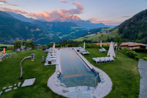Apartment "Hotel Pennhof" with Mountain View, Shared Pool and Wi-Fi