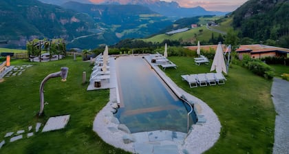 Apartment "Hotel Pennhof" with Mountain View, Shared Pool and Wi-Fi