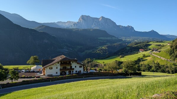 Exterior - Room 'Hotel Pennhof Montis' with Mountain View, Shared Pool and Wi-Fi (Barbian)