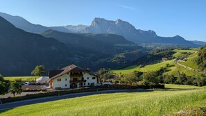 Exterior - Room 'Hotel Pennhof Venustus' with Mountain View, Shared Pool and Wi-Fi (Barbian)