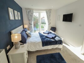 3 bedrooms, individually decorated, individually furnished, free WiFi