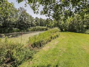 Property grounds - Falconers Cottage (Holyhead)