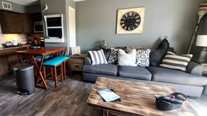 Apartment, 1 Queen-Bett und Schlafsofa, Küche, Gartenblick (Seaside BR Club 1115) | Wohnbereich