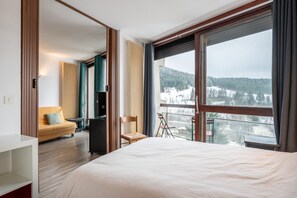 1 bedroom, bed sheets