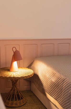 2 bedrooms, bed sheets