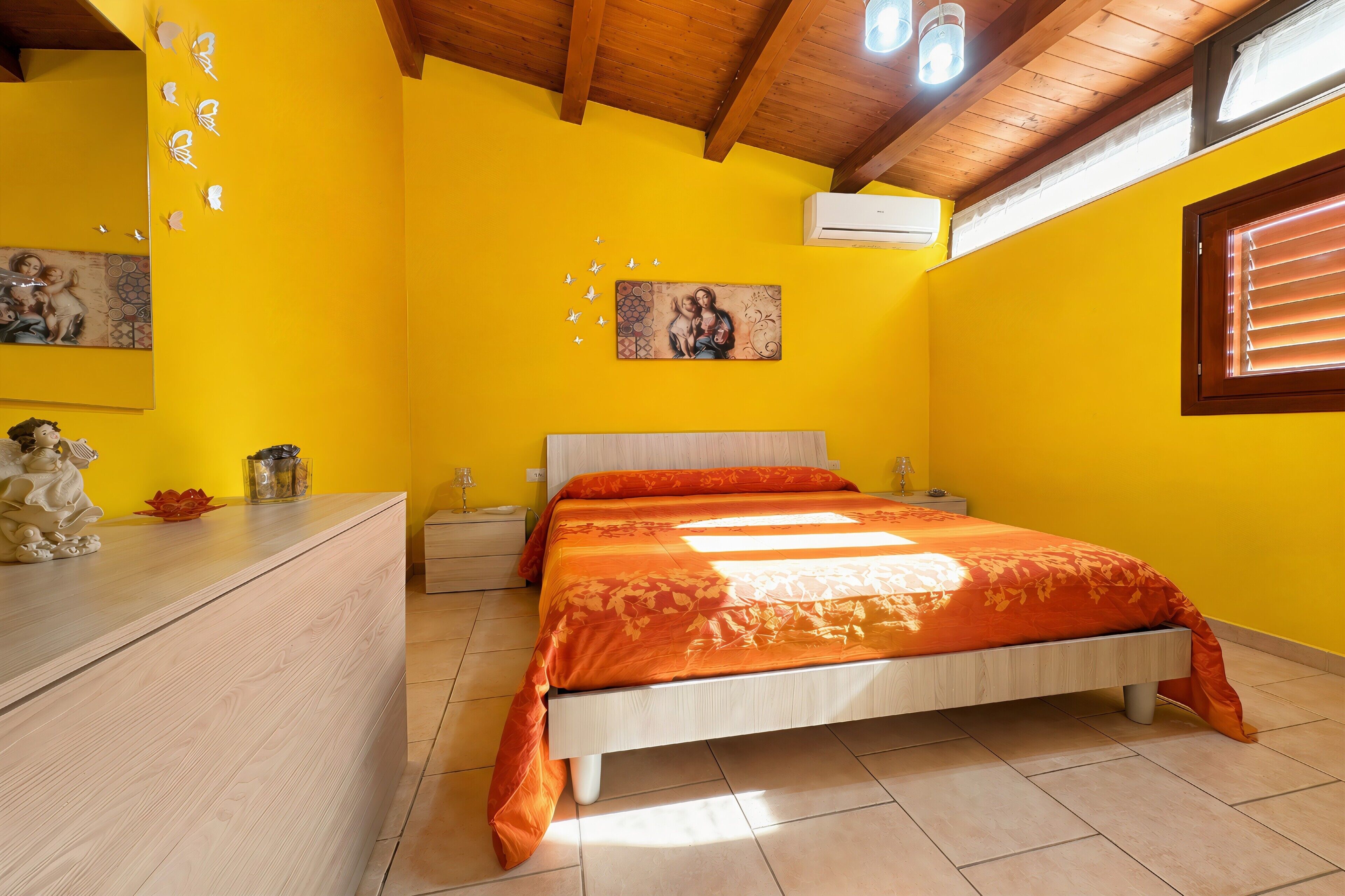 2 chambres, fer et planche à repasser, Wi-Fi, draps fournis