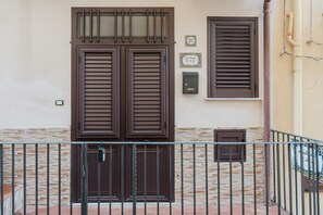 Exterior detail - Casa Le Tre G in Balestrate – Modern Apartment in the Heart of Sicily’s Coast (Balestrate)