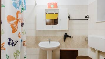 淋浴設備、免費梳洗用品、風筒、提供毛巾