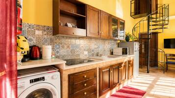 Fridge, microwave, stovetop, coffee/tea maker