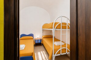 2 slaapkamers, een strijkplank/strijkijzer, wifi, beddengoed