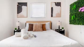 Iron/ironing board, free WiFi, bed sheets