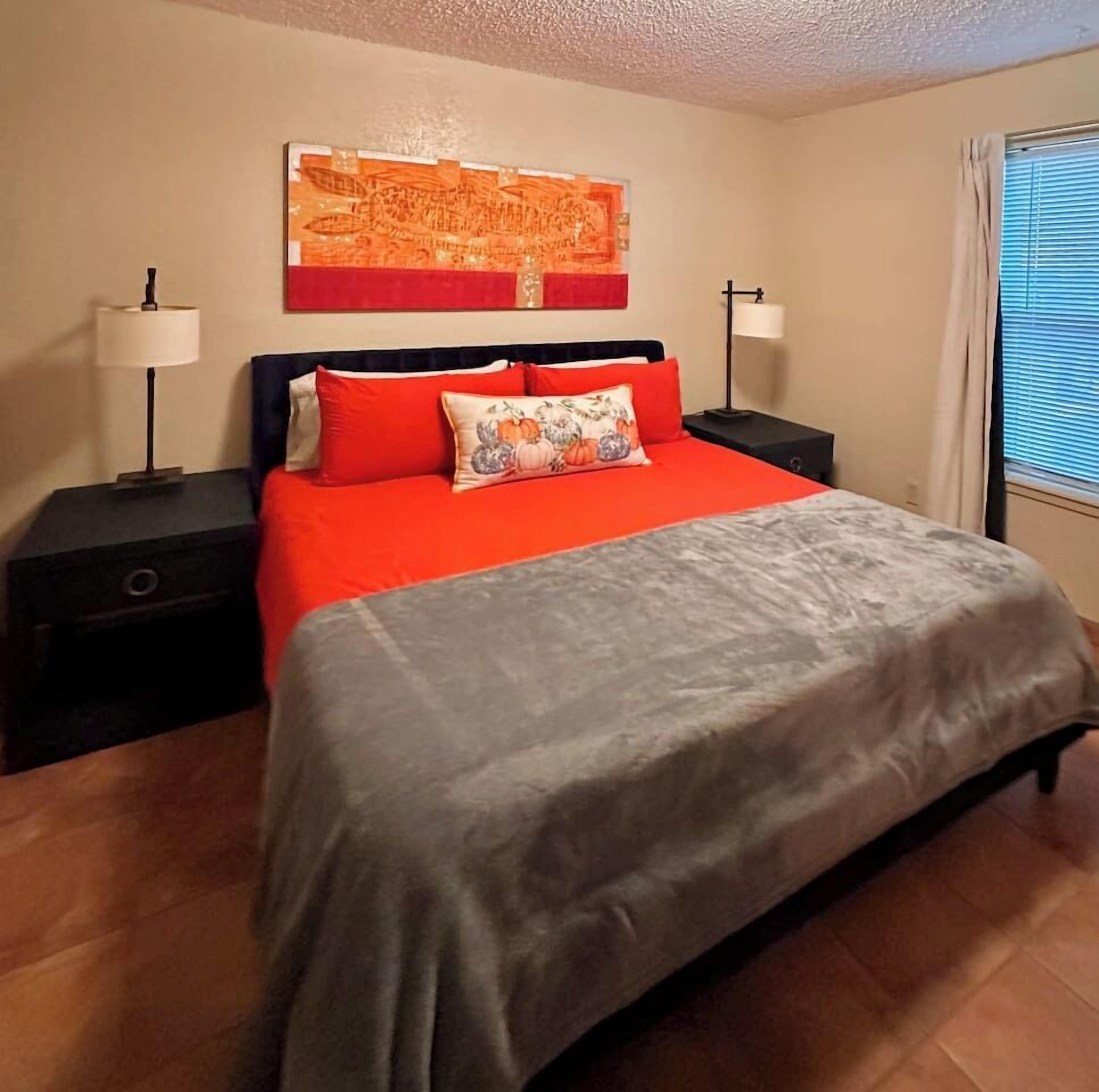 Skrivbord, strykjärn/strykbräda, resesäng och wi-fi