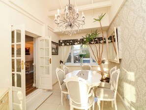 Dining - Ivy's End (Loughborough)