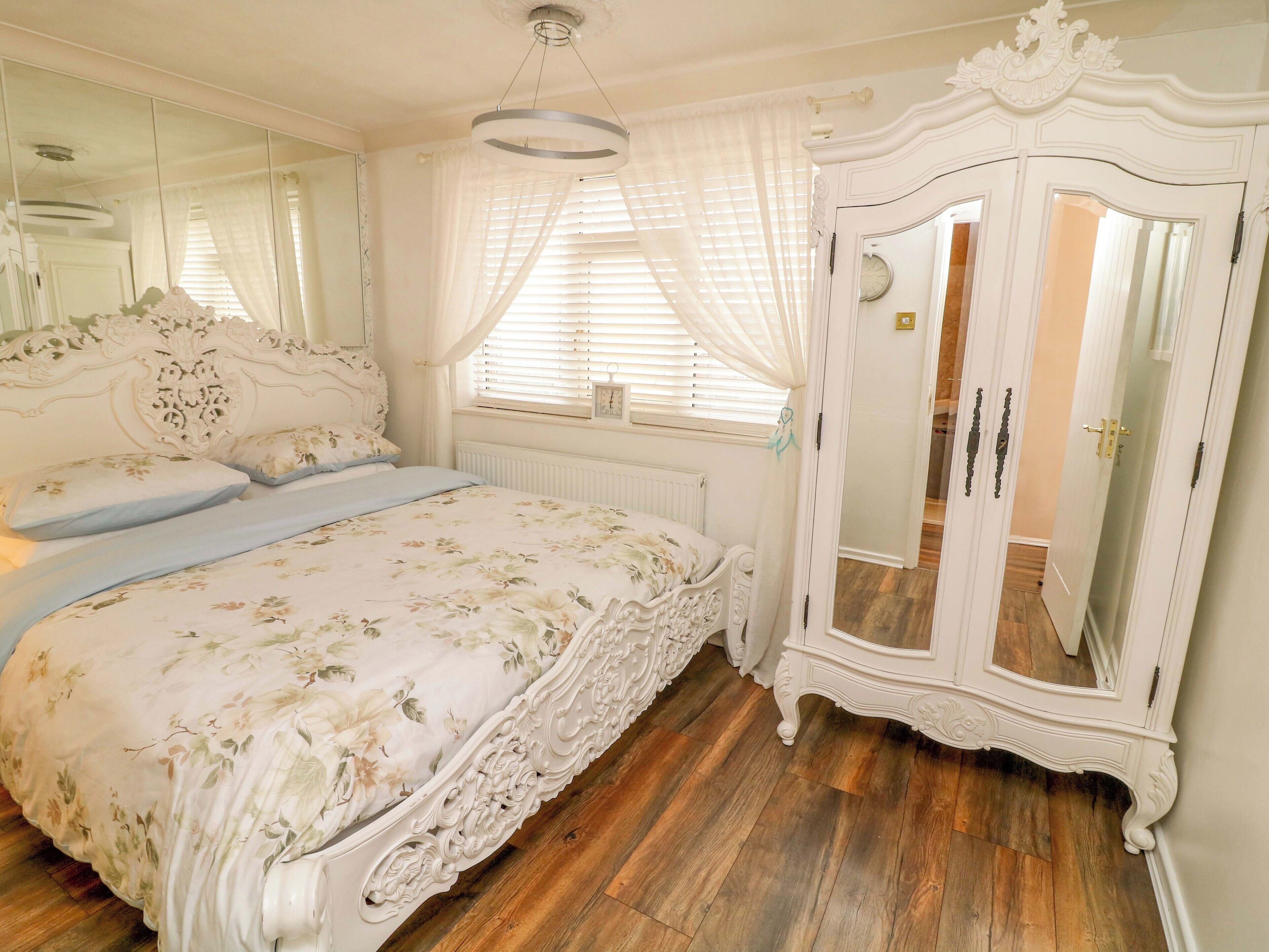3 bedrooms, individually decorated, individually furnished, free WiFi