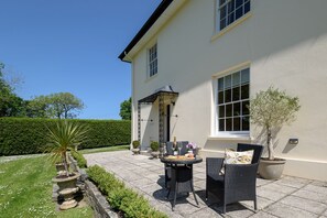 Tempat makan outdoor