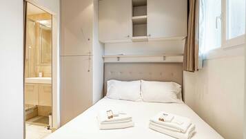 Apartment | 1 bedroom, iron/ironing board, bed sheets