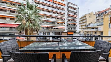 Apartamento | Restaurante al aire libre
