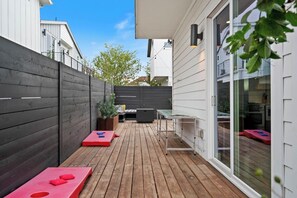 Outdoor dining - Bright Luxury Oasis near Downtown Austin (Austin)