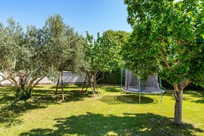 House | Children’s area - Stone Villa With Private Infinity Pool (Polaca)