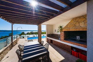 Outdoor dining - Pet-friendly Apartment With sea View (Jasenice)
