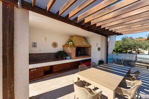 Outdoor dining - Pet-friendly Apartment With sea View (Jasenice)