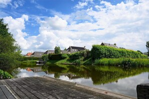 House | Balcony - Detached Holiday Home With Jetty and Outdoor spa (Vlagtwedde)