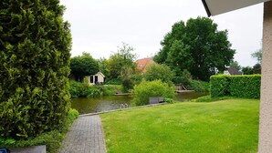 House | Garden - Detached Holiday Home With Jetty and Outdoor spa (Vlagtwedde)