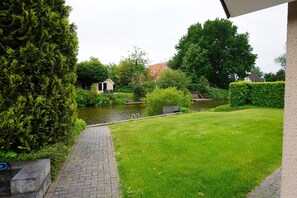 House | Garden - Detached Holiday Home With Jetty and Outdoor spa (Vlagtwedde)