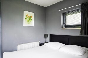 House | 3 bedrooms, individually furnished - Detached Holiday Home With Jetty and Outdoor spa (Vlagtwedde)