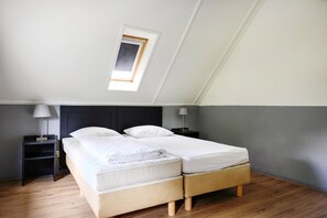 House | 3 bedrooms, individually furnished - Detached Holiday Home With Jetty and Outdoor spa (Vlagtwedde)