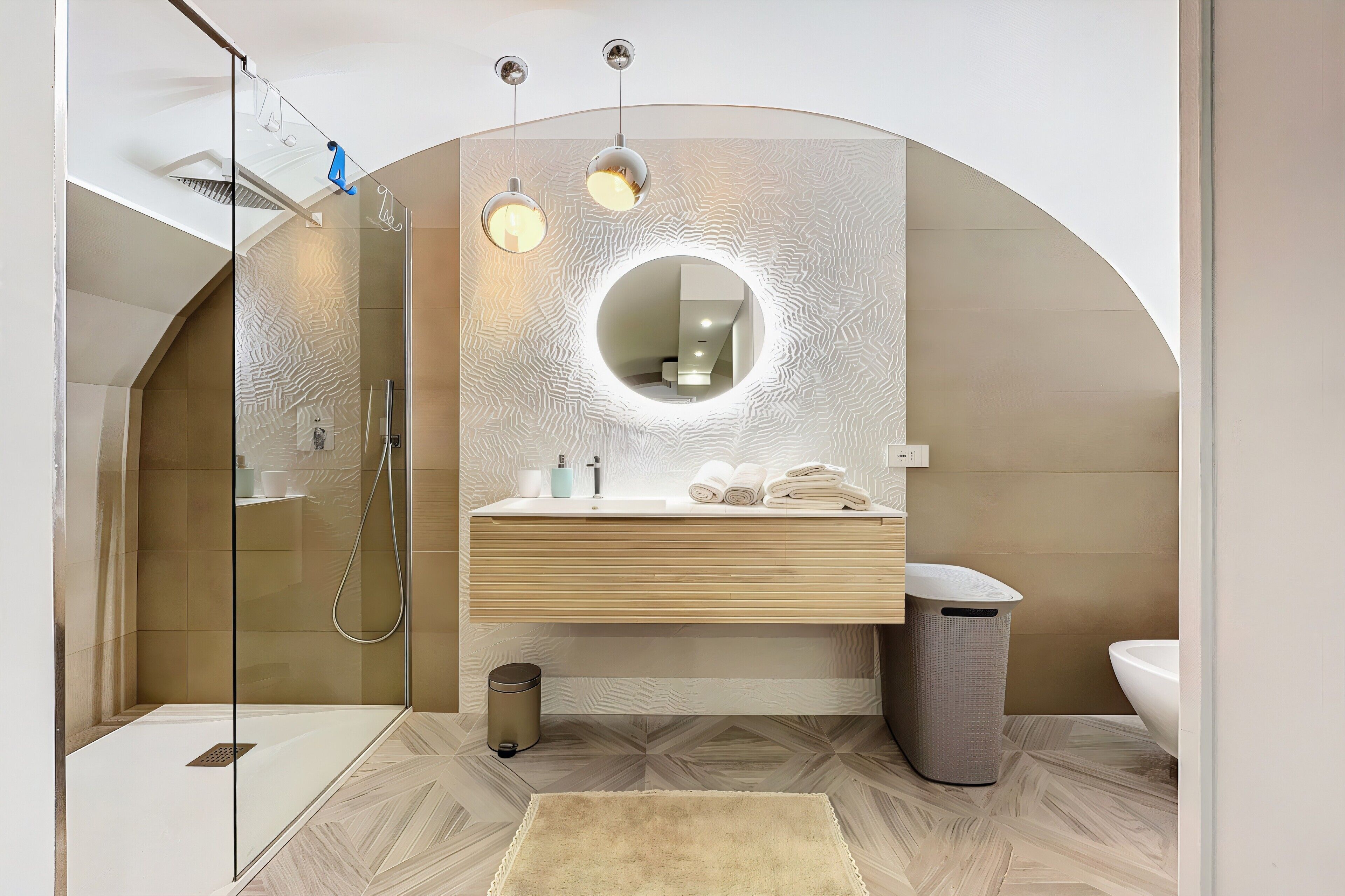 Een douche, een haardroger, handdoeken