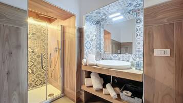 Doccia, asciugacapelli, asciugamani