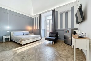 Tabla de planchar con plancha, wifi y ropa de cama 