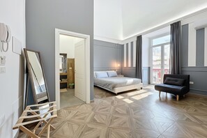 Iron/ironing board, WiFi, bed sheets - Queen Room 'Orchidea Celeste' with Sea View, Wi-Fi, and Air Conditioning (Manfredonia)