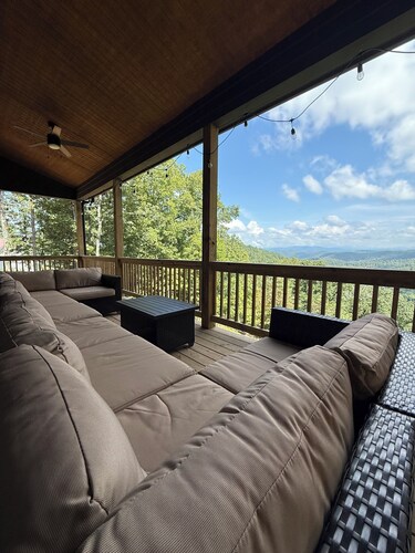 Epic Views! New & Modern Cabin • Hot Tub • Spacious/Clean!