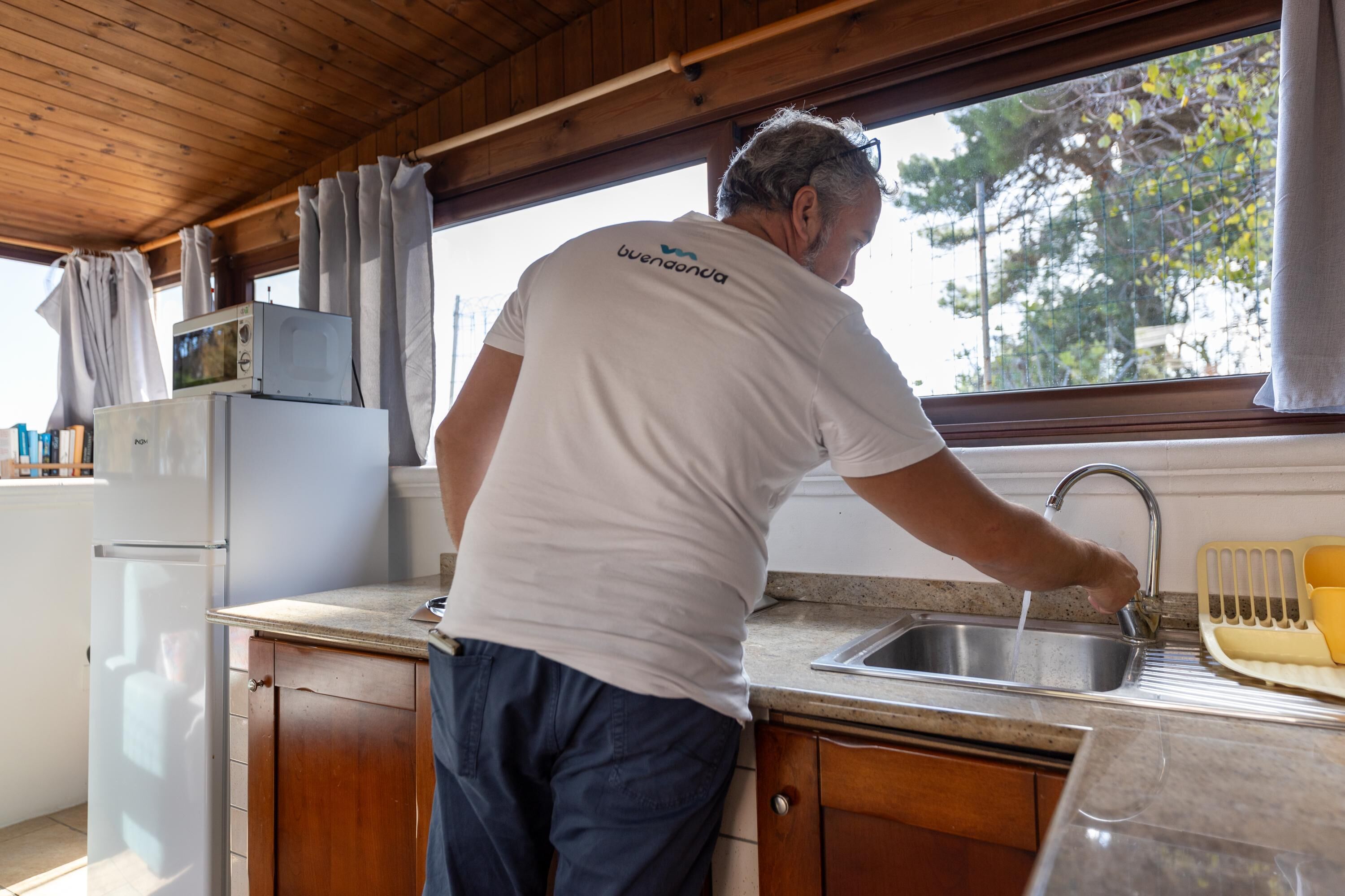 Frigorifero, microonde, piano cottura, macchina per tè/caffè