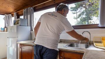 Frigorifero, microonde, piano cottura, macchina per tè/caffè