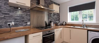 Park View, 2-bed home, both en-suite, 2 parking