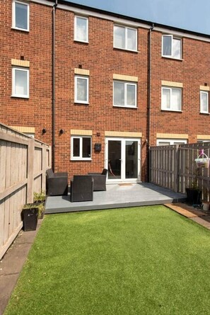 Terrace/patio - Thinford View- 4 bed, 2.5 bath, Parking, Garage (Spennymoor)