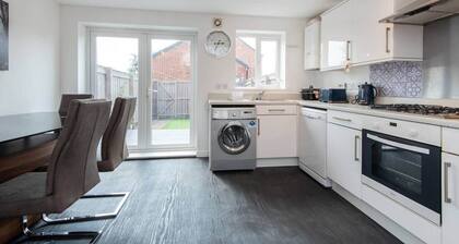 Thinford View- 4 bed, 2.5 bath, Parking, Garage