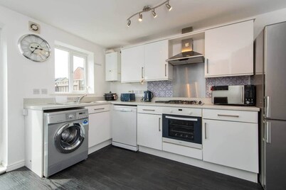 Thinford View- 4 bed, 2.5 bath, Parking, Garage