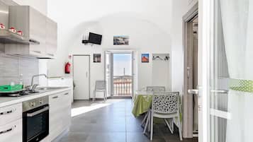 Geladeira, fogão, cooktop, cafeteira/chaleira