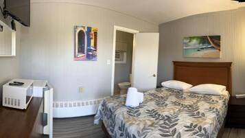 Blackout curtains, free WiFi