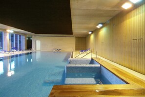 Comfort Chalet, 3 Bedrooms | Pool | Outdoor pool - Good Standard Furnished Chalet on Nice Park (Castellet i la Gornal)