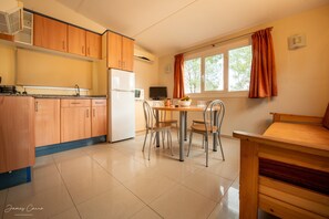 High chair - Good Standard Furnished Chalet on Nice Park (Castellet i la Gornal)