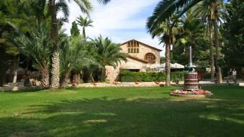 Comfort Chalet, 3 Bedrooms | Property grounds